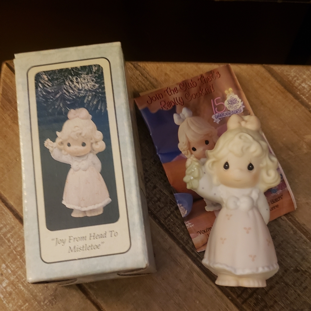 Enesco Joy From Head To Mistletoe Ornament